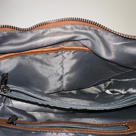Realer Chic Tan Leather Shoulder Bag - Picture 8 of 9